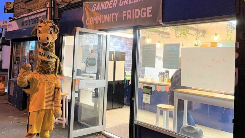 Jenny the Giraffe from Sutton United Football Club, supporting the launch of the Gander Green Community Fridge
